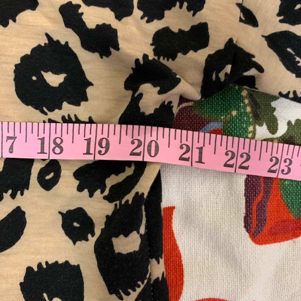 Donated Animal Print shirt size medium EUC - Picture 4 of 6